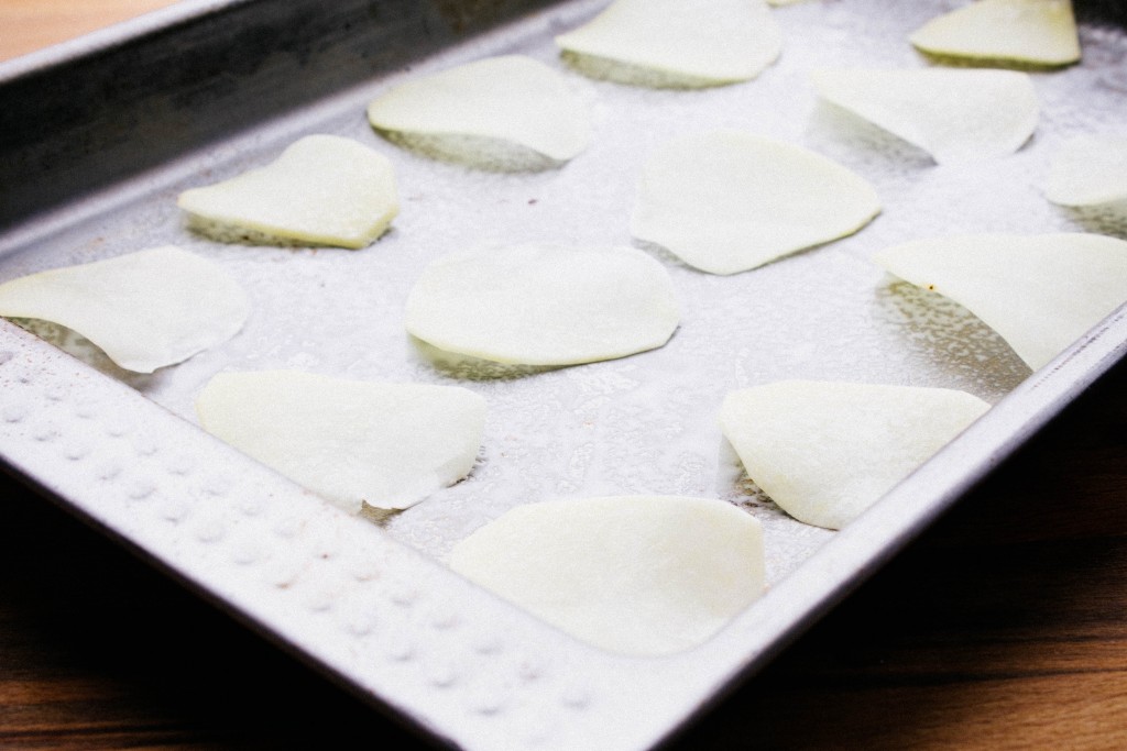 Oven fried potato chips | seefoodplay.com